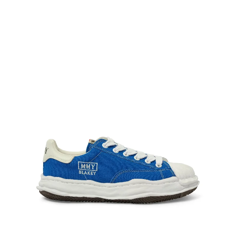 Bucket bags with graphic prints for a bold and modern style-BLAKEY OG Low Top Sneaker in CL Blue