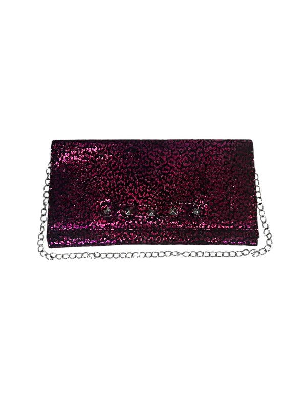 Handle bags with suede accents for texture -Clutch By Betsey Johnson, Size: Large