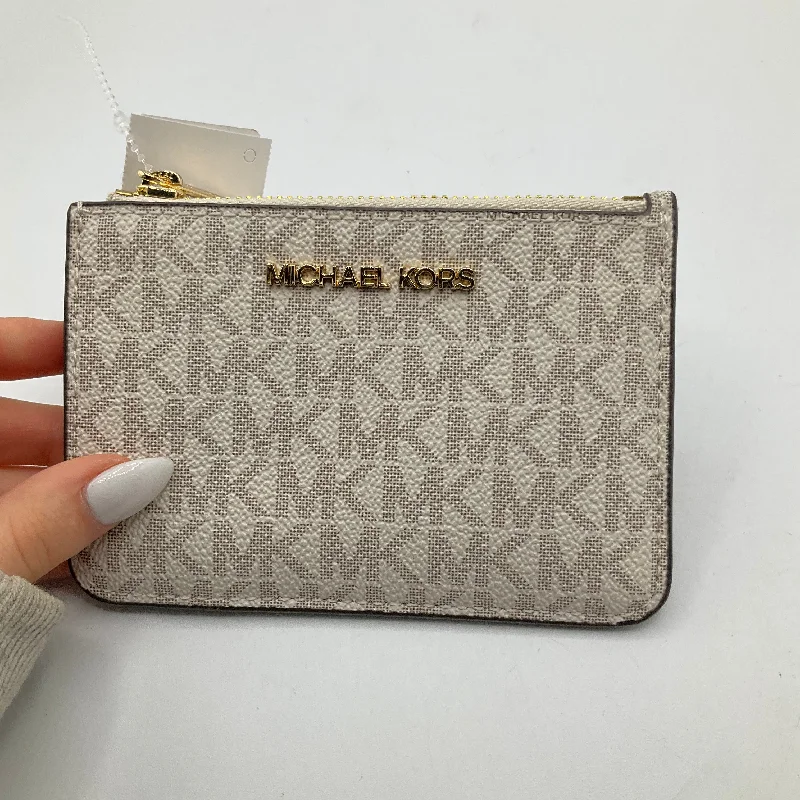 Handle bags with hidden pockets for security -Wallet Designer By Michael Kors, Size: Small